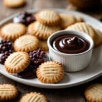 Den perfekte kombination: sovs og småkager til din dessertoplevelse